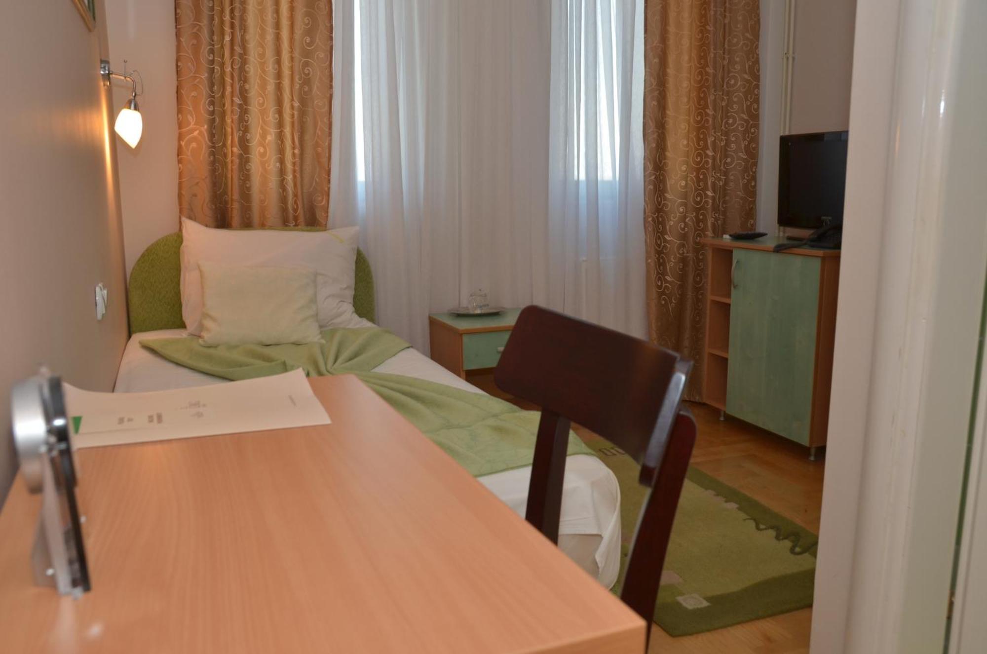 Hotel Dragovic スメデレヴォ 部屋 写真