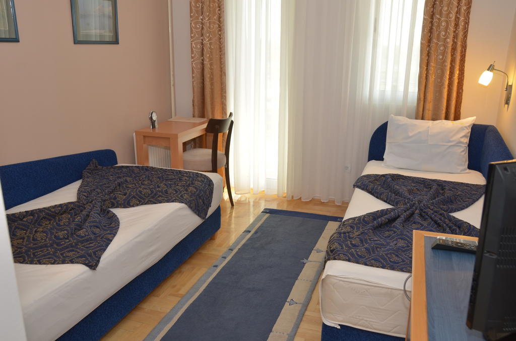 Hotel Dragovic スメデレヴォ 部屋 写真